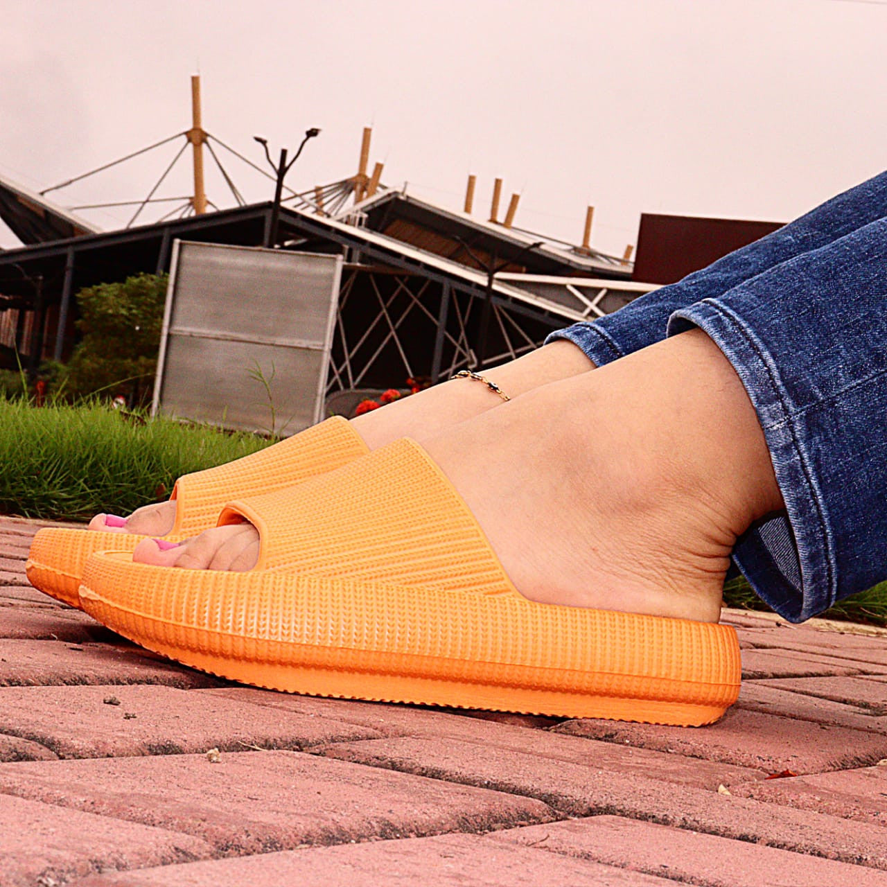 OFERTA** PANTUFLAS UNISEX SUELA EVA **VIERNES NEGRO***