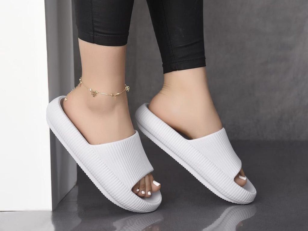 OFERTA** PANTUFLAS UNISEX SUELA EVA **VIERNES NEGRO***