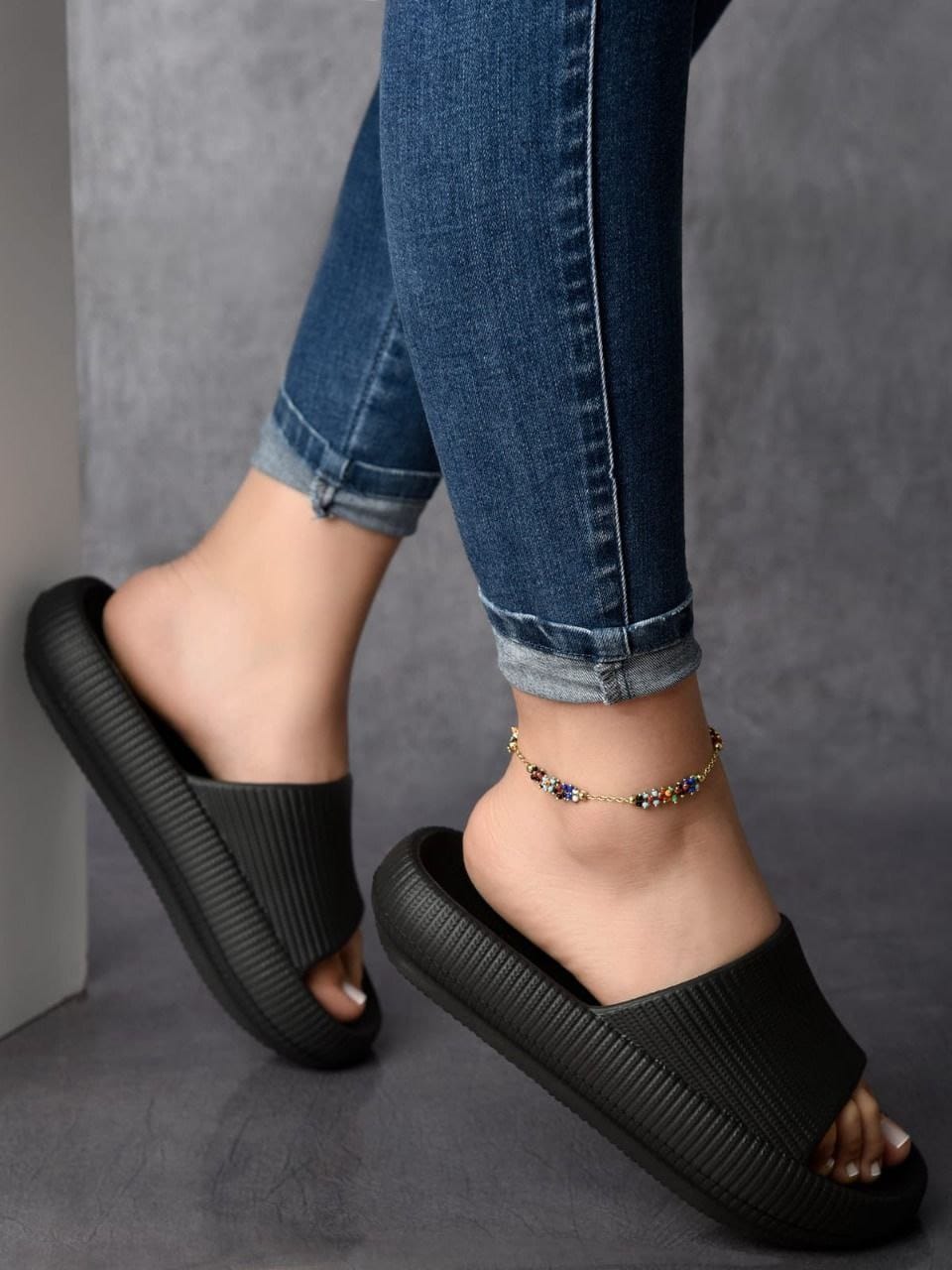 OFERTA** PANTUFLAS UNISEX SUELA EVA **VIERNES NEGRO***