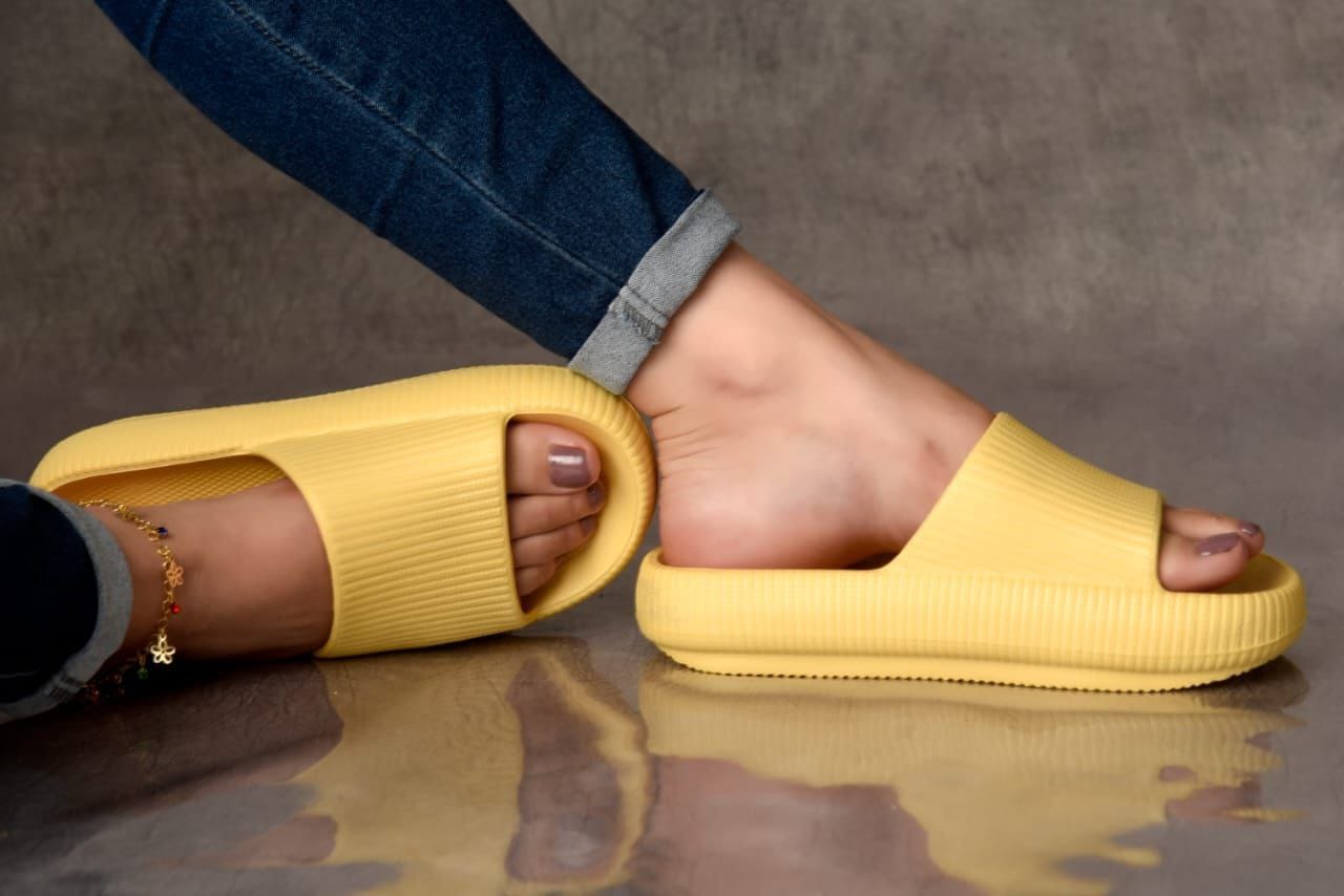 OFERTA** PANTUFLAS UNISEX SUELA EVA **VIERNES NEGRO***