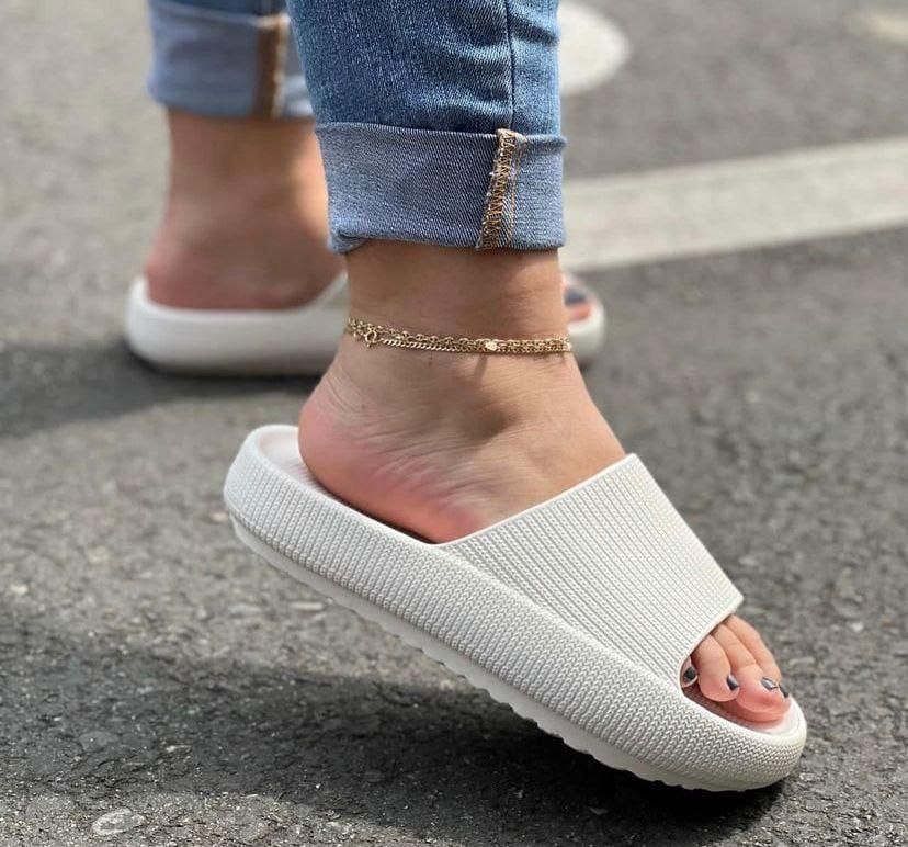 OFERTA** PANTUFLAS UNISEX SUELA EVA **VIERNES NEGRO***