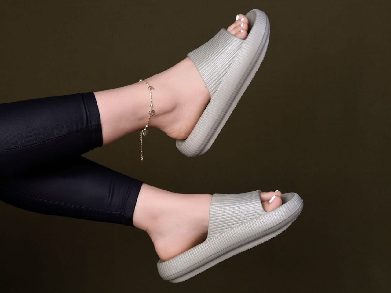 OFERTA** PANTUFLAS UNISEX SUELA EVA **VIERNES NEGRO***